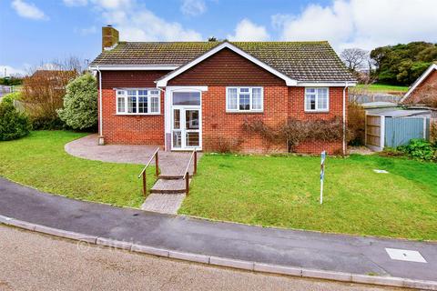 3 bed property, in Summers Court, £320,000