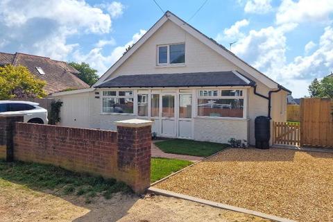 5 bed property, in Heathfield Road, £475,000