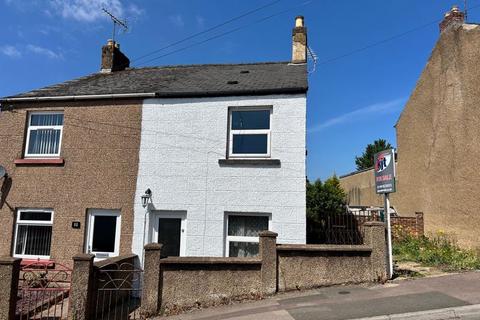 2 bed property, in Station Street, £185,000