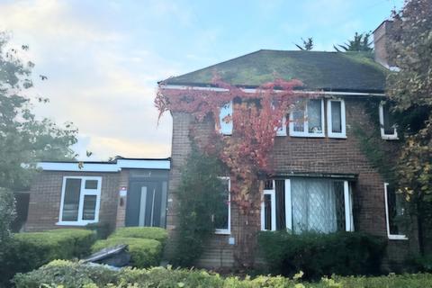 5 bed property, in Goodrich Close, £600,000