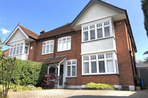 4 bed property, in Penn Hill Avenue, £875,000