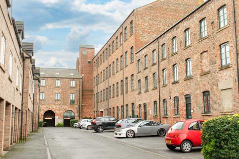 1 bed property, in Lawrence Street, £110,000