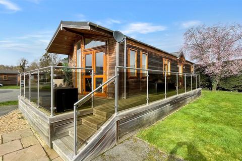 2 bed property, in Chargers Paddock, £280,000