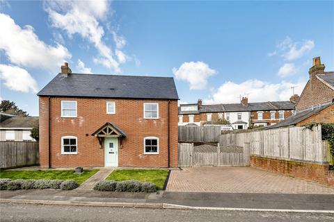 2 bed property, in Prospect Place, £365,000