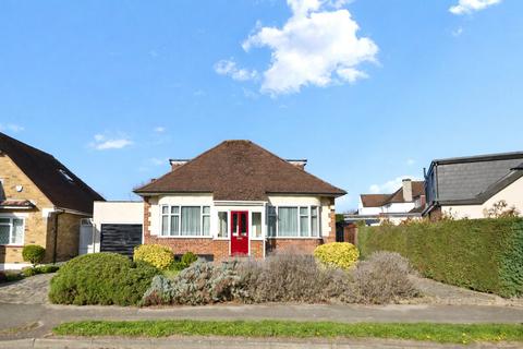 3 bed property, in Howletts Lane, £725,000