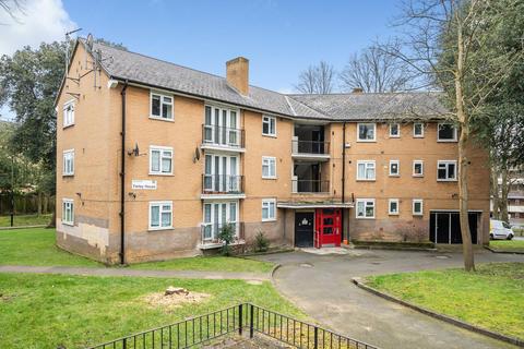 4 bed property, in Sydenham Hill, £350,000