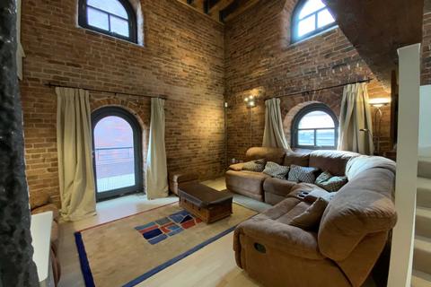 2 bed property, in Jackson`s Warehouse, £295,000