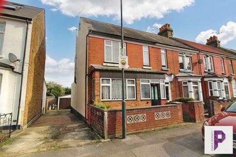 3 bed property, in Valley Road, £260,000