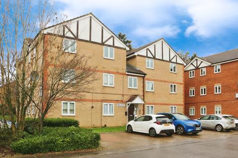 2 bed property, in Maplin Park, £235,000