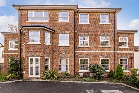 1 bed property, in Portsmouth Road, £340,000