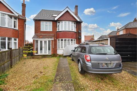 2 bed property, in Beresford Close, £130,000