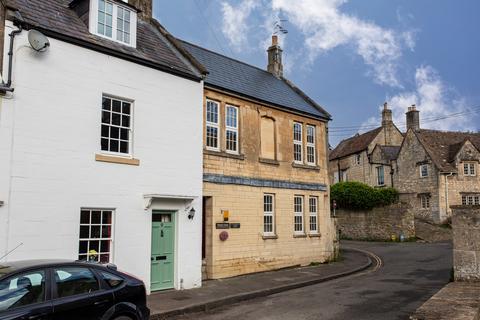 2 bed property, in Market Place, £295,000