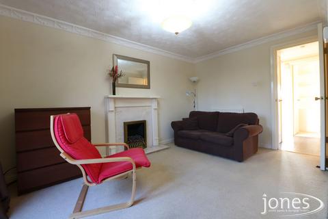 2 bed property, in Trinity Mews, £75,000