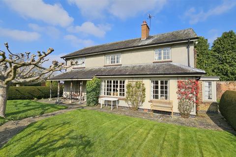 5 bed property, in Sutton Lane, £895,000