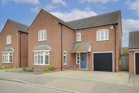 4 bed property, in Waratah Drive, £900,000