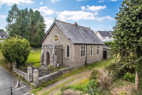 Land, in Chapel Hill, £180,000