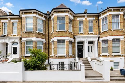 1 bed property, in Thistlewaite Road, £328,000