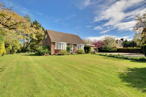 4 bed property, in Main Road, £485,000