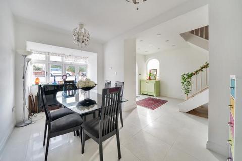 4 bed property, in Broughton Avenue, £1,000,000