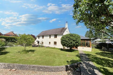 3 bed property, in Bere Regis, £600,000