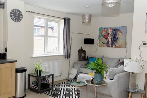 2 bed property, in With Garage, £115,000