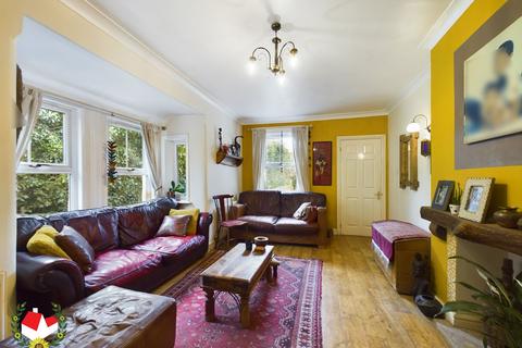 4 bed property, in Green Lane, £465,000