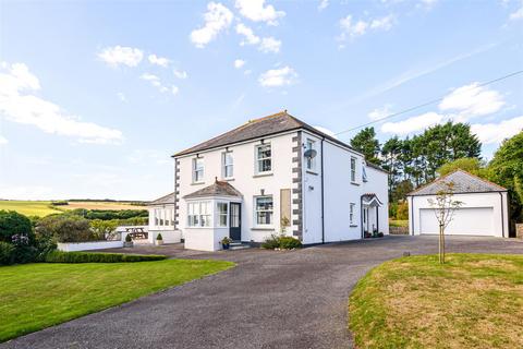 5 bed property, in Trewennen Road, £795,000