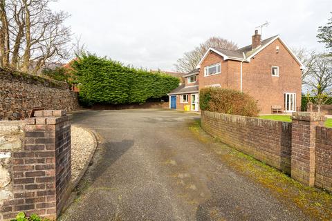 4 bed property, in Priestley Road, £498,000
