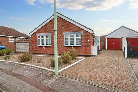 2 bed property, in Elmdale Drive, £260,000