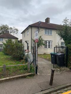 2 bed property, in Flexmere Road, £570,000