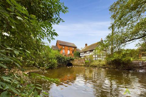 7 bed property, in Stafford ST18, £1,000,000