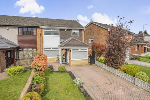3 bed property, in Winsford Close, £240,000