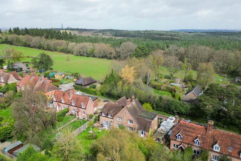 3 bed property, in The Mount, £495,000
