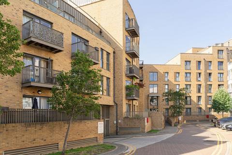 2 bed property, in Connersville Way, £250,000