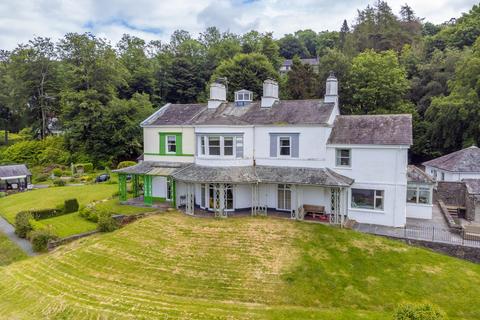 4 bed property, in Ferney Cross, £850,000
