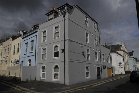 9 bed property, in Camden Street, £525,000