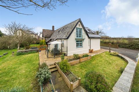 4 bed property, in Yarnscombe, £450,000
