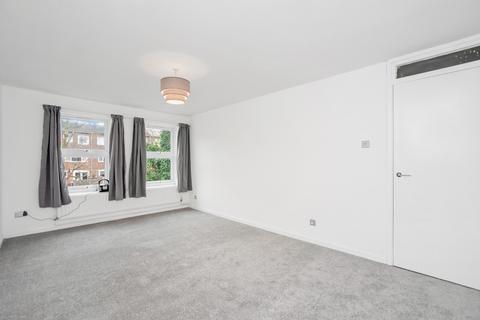 1 bed property, in Galsworthy Close, £190,000