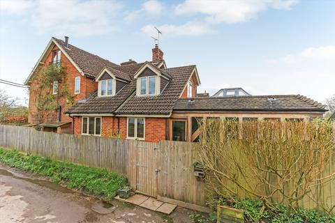 4 bed property, in Gladstone Terrace, £725,000