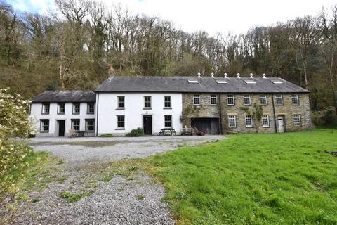 5 bed property, in Drefelin, £750,000