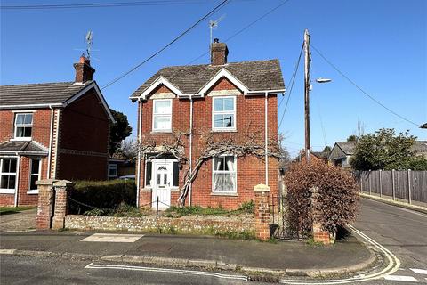 3 bed property, in Alexandra Road, £385,000