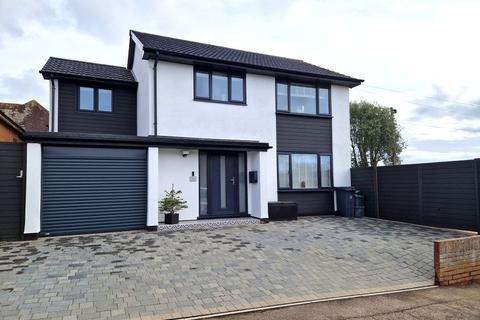 4 bed property, in York Close, £450,000