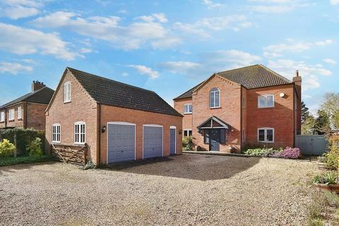 5 bed property, in Tinkle Street, £600,000