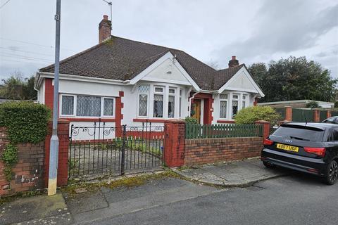 2 bed property, in Fairfield Close, £399,950