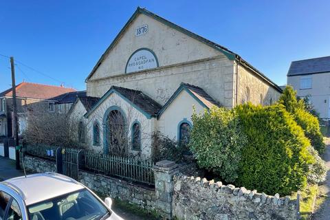 Land, in Rhosgadfan, £80,000