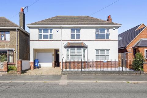 4 bed property, in Neale Avenue, £465,000