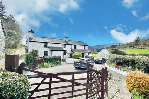 4 bed property, in Maenan, £595,000