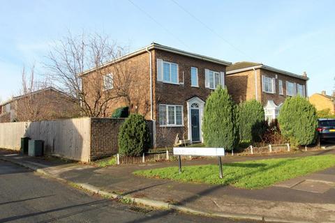 4 bed property, in Huntercombe Lane North, £609,500