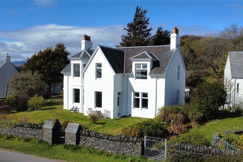 3 bed property, in 1 Cluain, £240,000