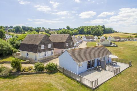 2 bed property, in Situated on SALTERNS VILLAGE Development, £195,000